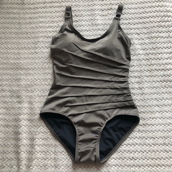 Calvin Klein Swimwear Fully Lined One Piece Swimsuit Swim Women's Size 8 NWT - Picture 1 of 3